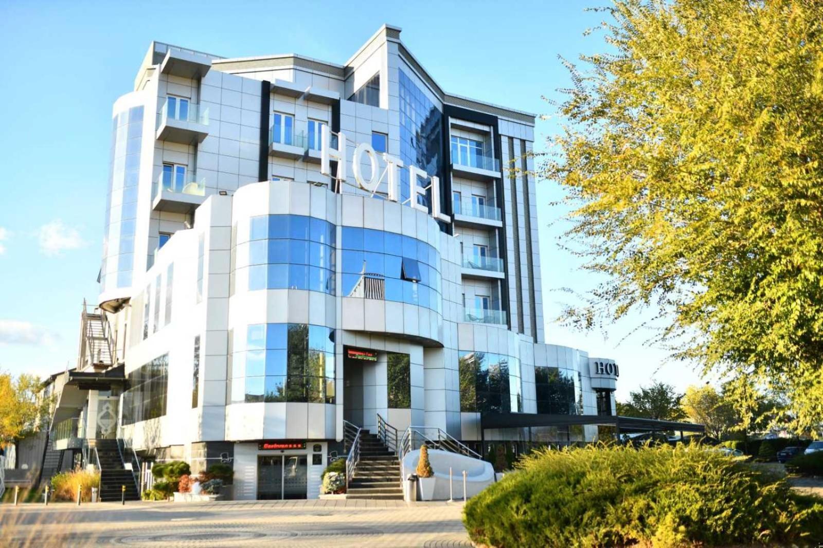 Hotel Zeneva Lux كراغوييفاك المظهر الخارجي الصورة