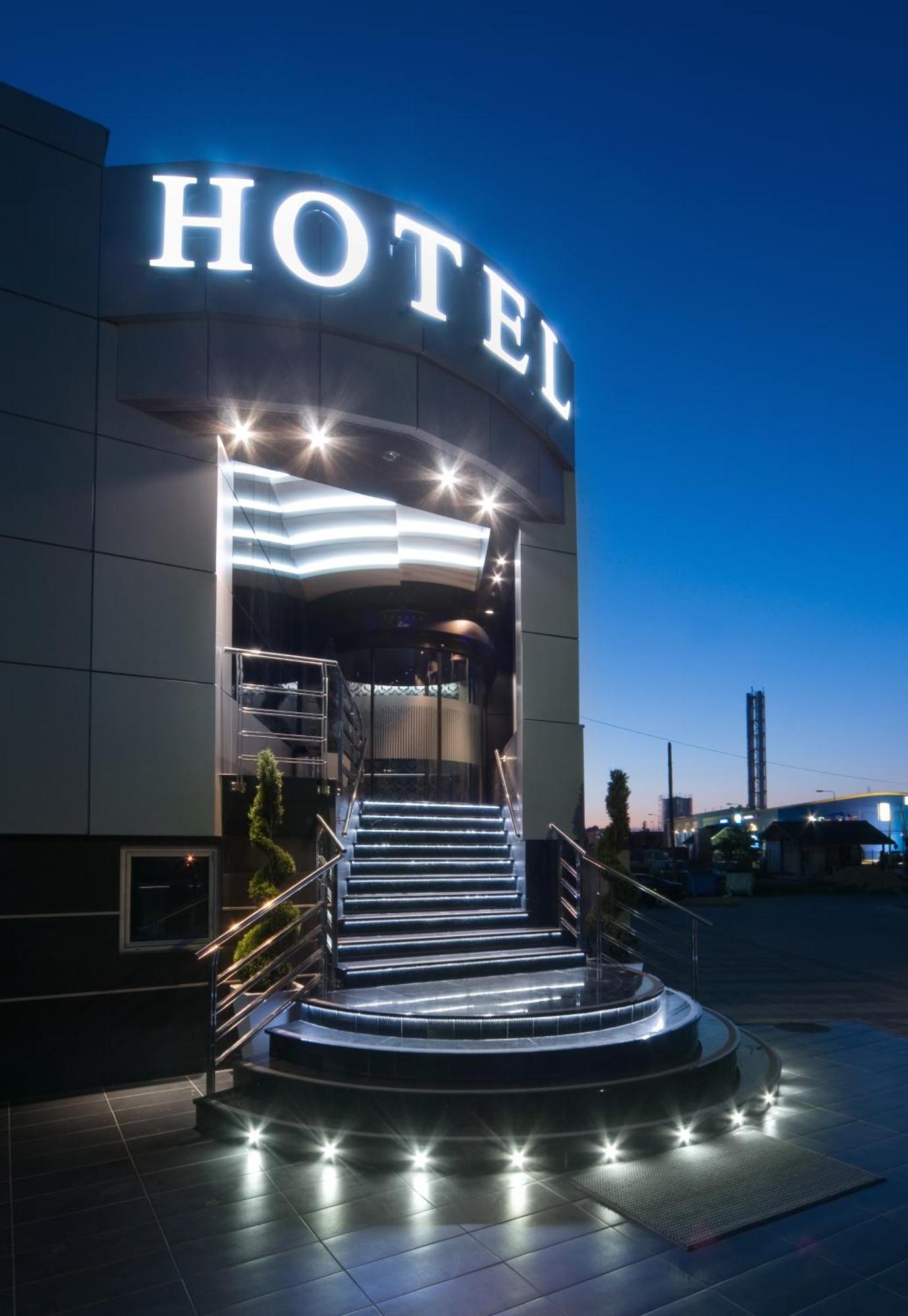 Hotel Zeneva Lux كراغوييفاك المظهر الخارجي الصورة