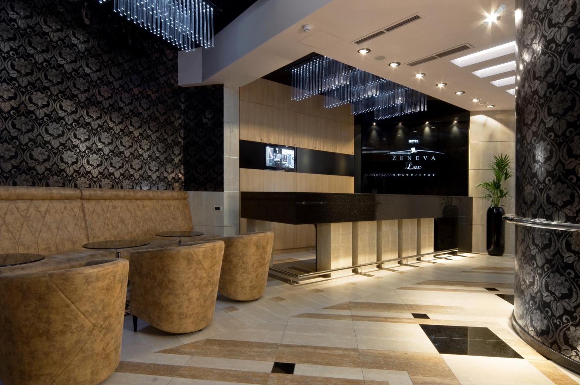 Hotel Zeneva Lux كراغوييفاك المظهر الخارجي الصورة
