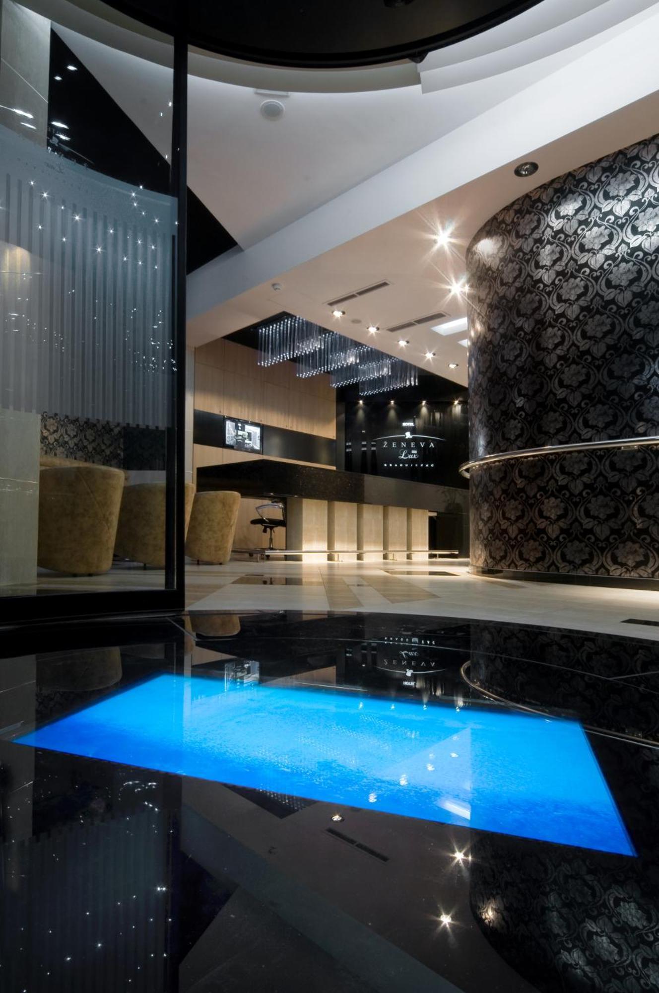 Hotel Zeneva Lux كراغوييفاك المظهر الخارجي الصورة