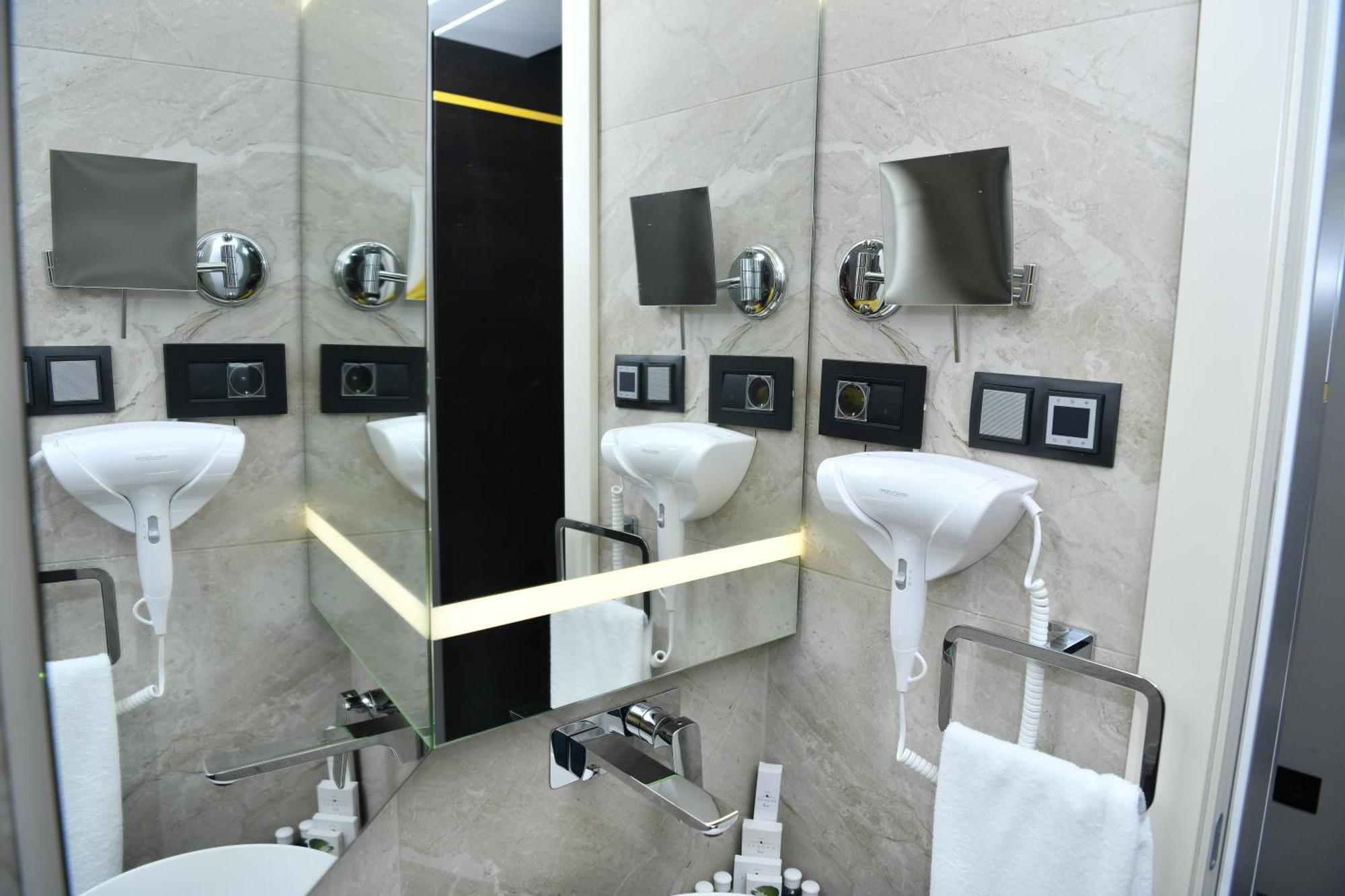 Hotel Zeneva Lux كراغوييفاك المظهر الخارجي الصورة