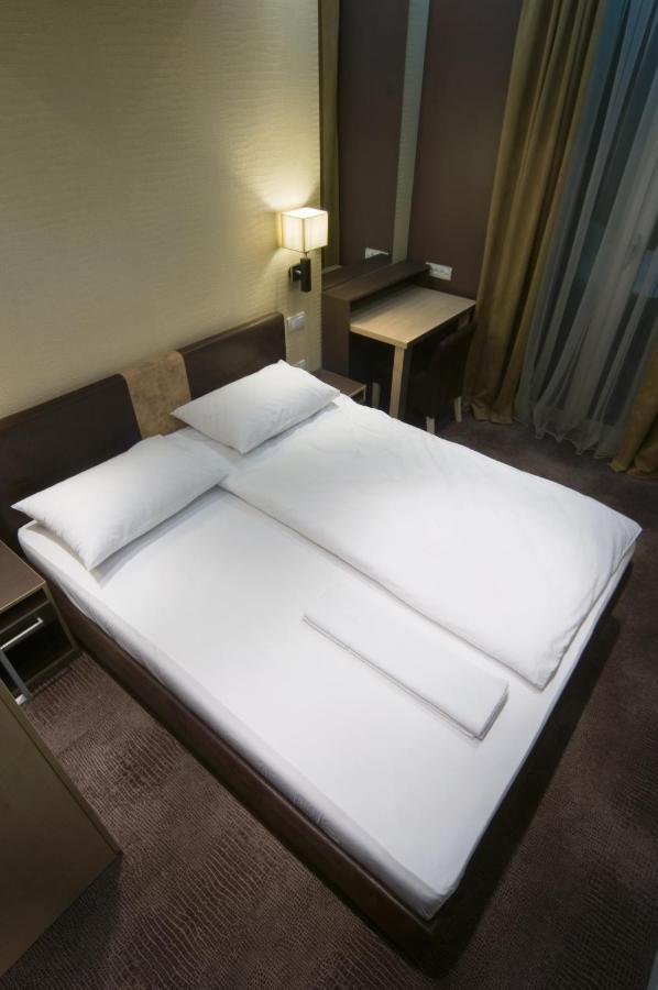 Hotel Zeneva Lux كراغوييفاك المظهر الخارجي الصورة